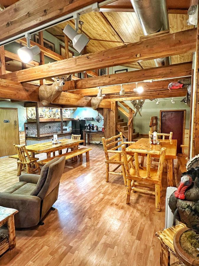 The At Lodge Devils Tower