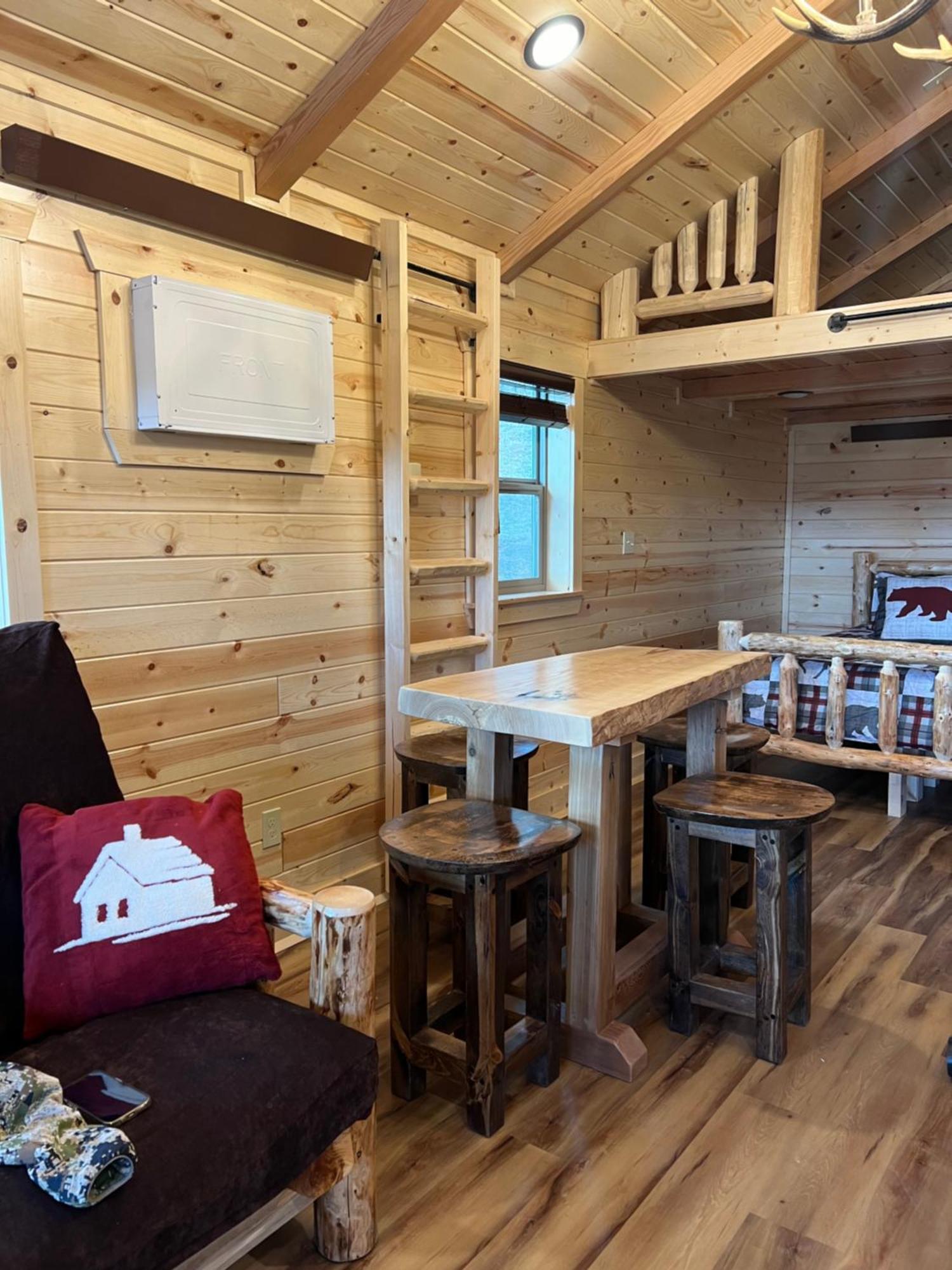 The At Lodge
